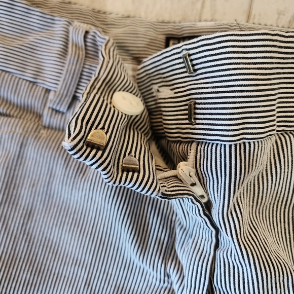 Express Editor black and white striped shorts Size 4 - Picture 6 of 12